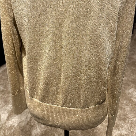 Liz Claiborne 2 piece Gold Sweater with beautifully cut shell and pear. Size med - Picture 6 of 8